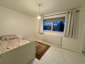 Bügeleisen/Bügelbrett, WLAN, Bettwäsche