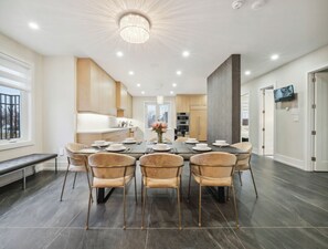 Dining - LUXURY 4 BEDROOMS WALK TO YORKDALE MALL (Toronto)