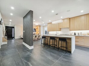Interior - LUXURY 4 BEDROOMS WALK TO YORKDALE MALL (Toronto)