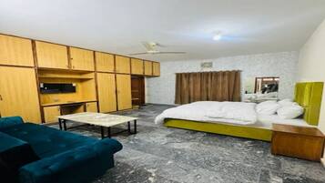 Deluxe Double Room | Iron/ironing board, free WiFi