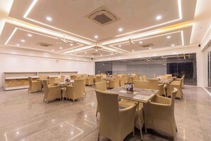 Dining - Eco Holiday Resorts (Indore)