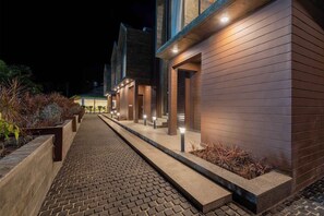 المنطقة المحيطة بالمنشأة