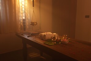 Höyrysauna, vartalohoitoja, mutakylpyjä, aromaterapiaa