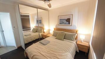 Bügeleisen/Bügelbrett, Internetzugang, Bettwäsche