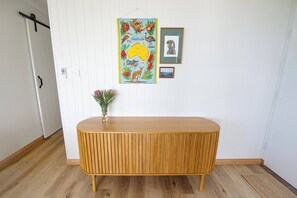 Interior - Rocky Beach Retreat - Sleeps 6 (Port Macquarie)