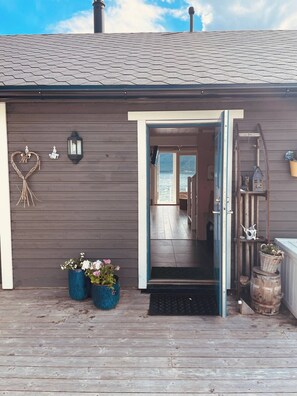 Exterior detail - Cottage for rent by the sea (Ballangen)