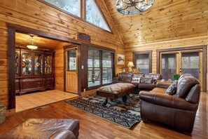 Interior - Hot Tub, Game Room & Prime Pigeon Forge Location | Big Bear Ridge by AvantStay (Pigeon Forge)