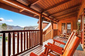 Terrace/patio - Hot Tub, Game Room & Prime Pigeon Forge Location | Big Bear Ridge by AvantStay (Pigeon Forge)