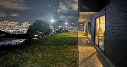 Villa with Spectacular Medellin View with Pool and Mini Basket-Futbol Field