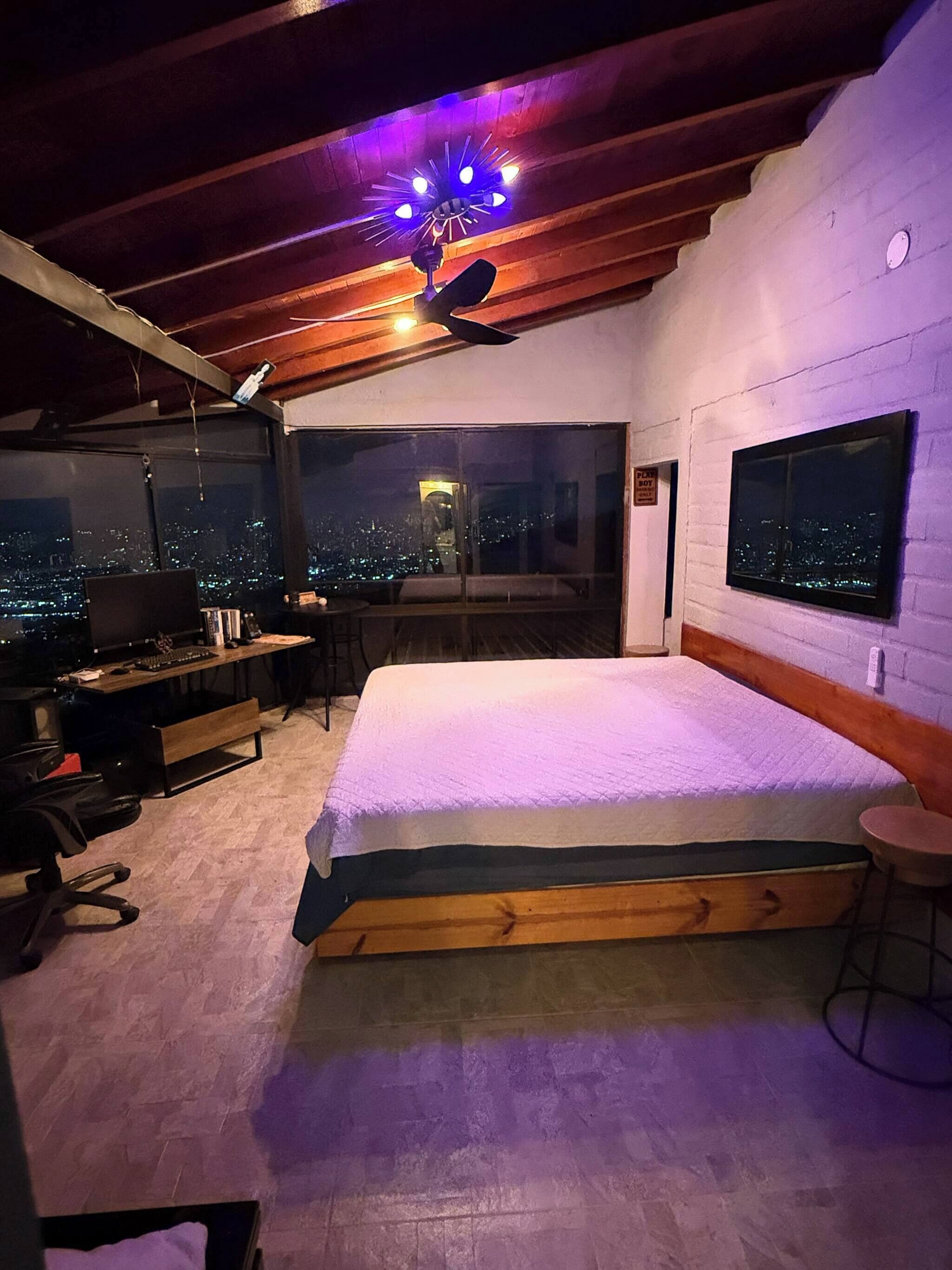 Iron/ironing board, Internet, bed sheets