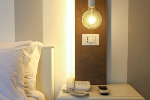 Ropa de cama de alta calidad, camas con pillow-top y minibar 