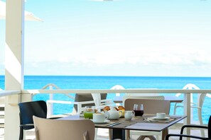 Outdoor dining - Capo Vaticano Suites (Calabria)