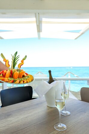 Outdoor dining - Capo Vaticano Suites (Calabria)