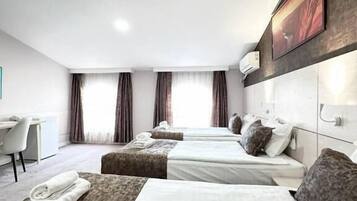 Safe på rommet, lydisolert, strykejern/-brett og wi-fi (inkludert)