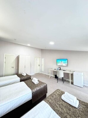 In-room safe, soundproofing, iron/ironing board, free WiFi - City Hotel (Tashkent)