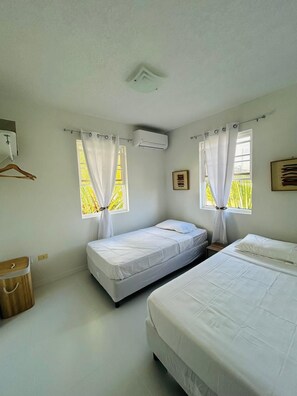 2 bedrooms, iron/ironing board, WiFi, bed sheets - The Cottages at Ocean Manor - Unit 2: Spacious 2BD 1BTH Townhouse with Seaview (Christ Church)