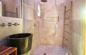 Shower, hair dryer - Très beau gîte piscine - spa (Solliès-Pont)