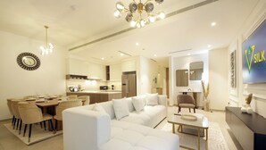 Living area - Silk Valley - Luxury 3BR Villa near park (Dubai)