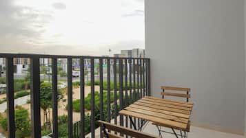 Villa, bassengutsikt | Utendørsservering