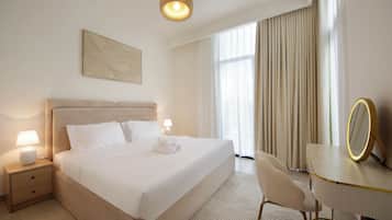 Villa, bassengutsikt | Skrivebord for bærbar PC, strykejern/-brett og wi-fi (inkludert)