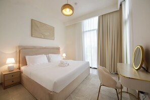 Laptop workspace, iron/ironing board, free WiFi - Silk Valley - Luxury 3BR Villa near park (Dubai)