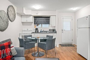 Fridge, microwave, oven, stovetop - Charming Condo In The Heart Of Canmore (Canmore)
