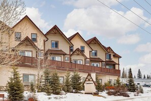 Exterior - Charming Condo In The Heart Of Canmore (Canmore)