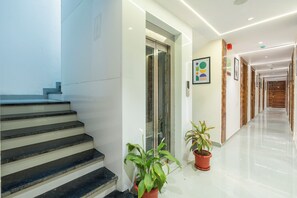 Lift - Treebo Gateway Mansion (Mumbai)