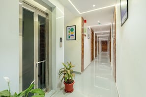 Elevator - Treebo Gateway Mansion (Mumbai)