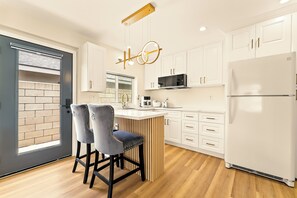 Fridge, microwave, stovetop, coffee/tea maker - LYN STAY - Cozy Guest House in OC. (Westminster)