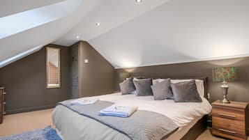 1 dormitorio, tabla de planchar con plancha, Internet y ropa de cama