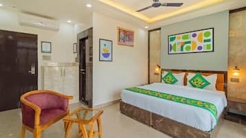 Premium Double Room | Meja, seterika/papan seterika