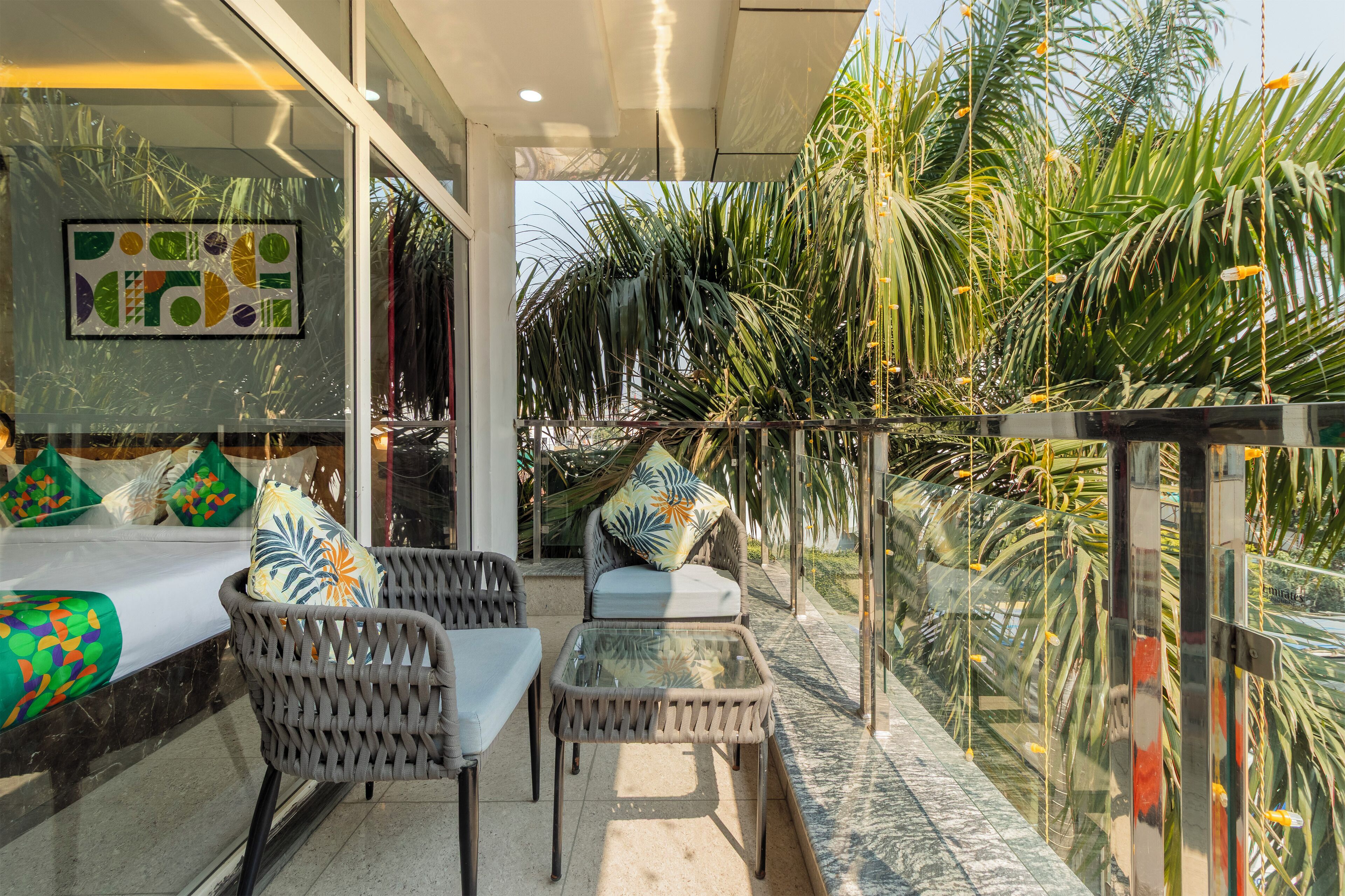 Bureau, fer et planche à repasser