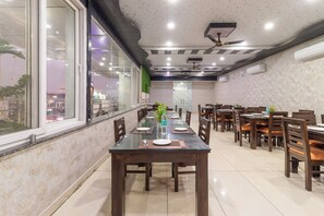 Restaurant - Treebo Arya Palace With Swimming Pool (Shakti Enclave)