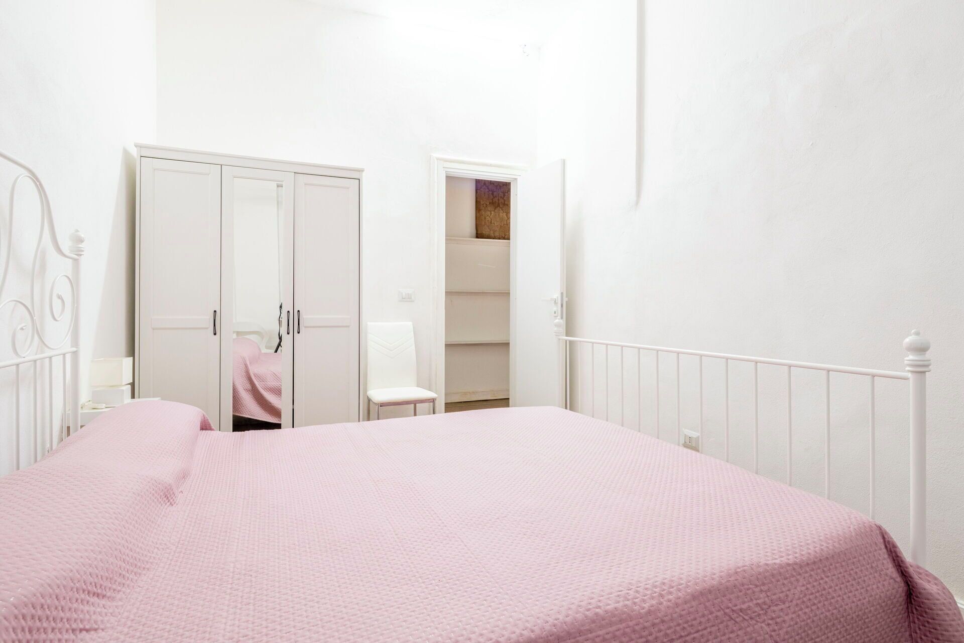 Iron/ironing board, free WiFi