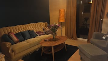 Fernseher, Tischtennisplatte