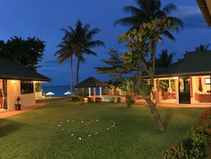 A resort with a swimming pool, palm trees, and a heart-shaped flower arrangement on the lawn. - Ferienvilla mit Garten, Grill und Terrasse by Interhome (Koh Samui)
