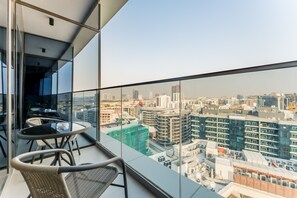 Outdoor dining - Community View 1BR, Perfectly Located Near the Park, Adhara Star, Arjan (Dubai)