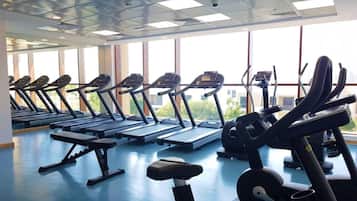 Studio Confort, vue piscine, côté jardin | Salle de remise en forme