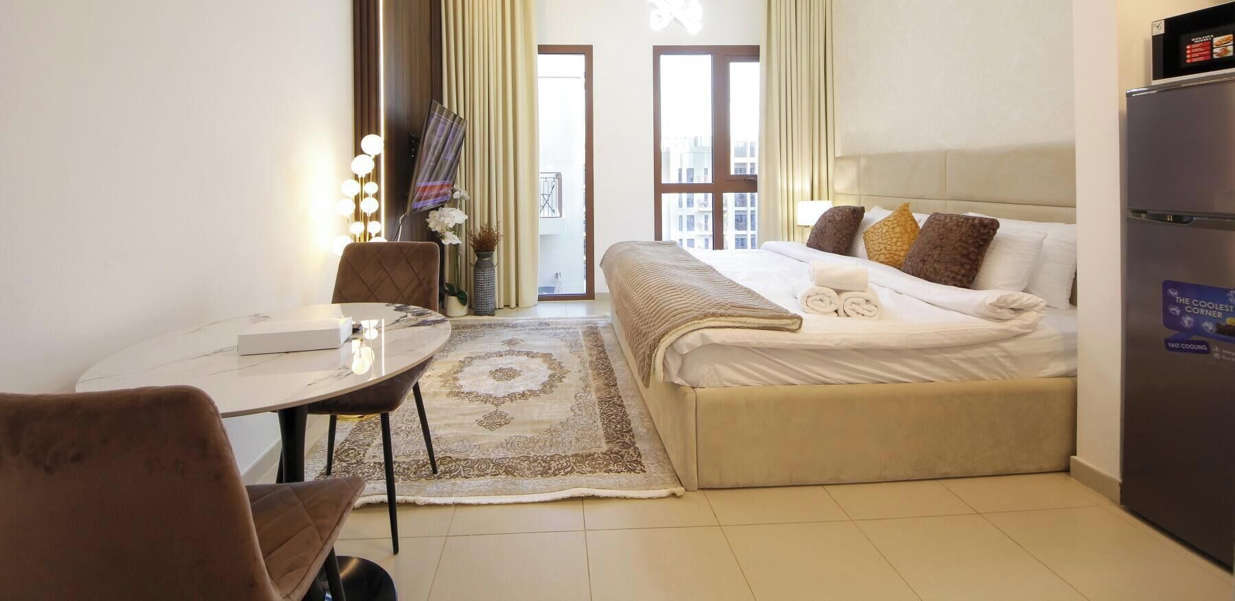 Comfort-Studio, Poolblick, zum Garten hin