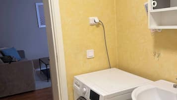 Apartment, 1 Bedroom | Laundry