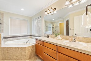 Hair dryer, towels, soap, toilet paper - Upscale 4BR Upper Unit with Fireplace & Greenbelt Views (Mountlake Terrace)