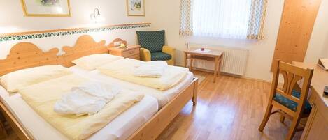 1 chambre, bureau, lit parapluie, Wi-Fi