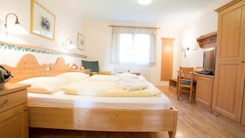 1 Schlafzimmer, Schreibtisch, Reisekinderbett, WLAN