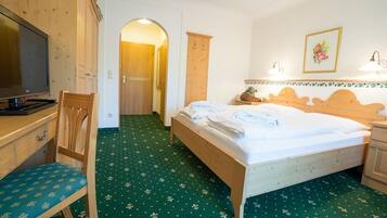 1 slaapkamer, een bureau, reisbedje, wifi