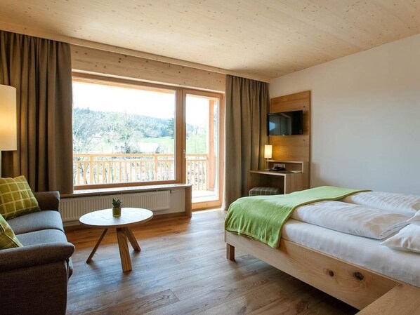 1 Schlafzimmer, Zimmersafe, Schreibtisch, Reisekinderbett