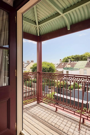 A balcony with a metal railing and a view of neighboring houses. - Four-Bedroom Heritage Terrace in Paddington (Paddington)