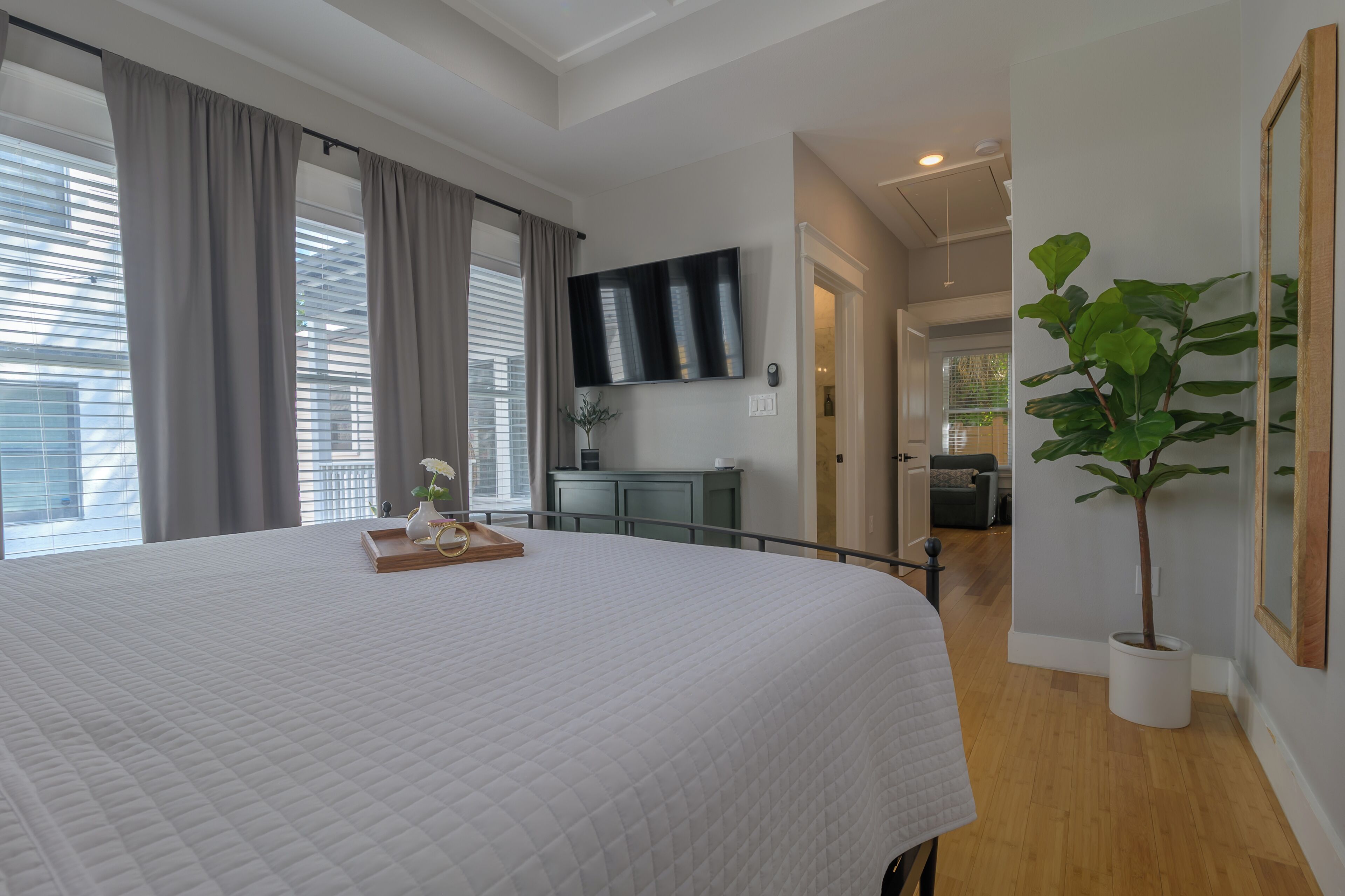 5 habitaciones, escritorio, tabla de planchar con plancha y wifi 