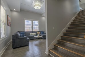 Interior - Spacious 5-bedroom estate in the Downtown of beautiful San Antonio w/HotTubs (San Antonio)