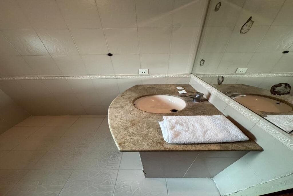 Deluxe Double Room | Bathroom | Shower, slippers, towels, soap